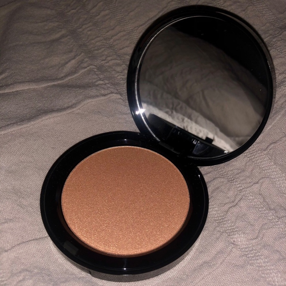 Bobbi Brown Bronzer -Aruba - Picture 6 of 8